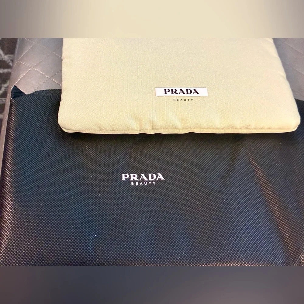 Classic!PRADA soft English green thick textured pouch with lining